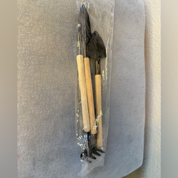 Gardening Bundle (4 Items) - Picture 15 of 16